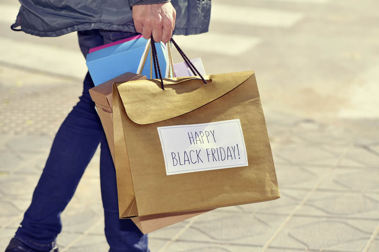 Las 5 prendas que no pueden faltar en el Black Friday