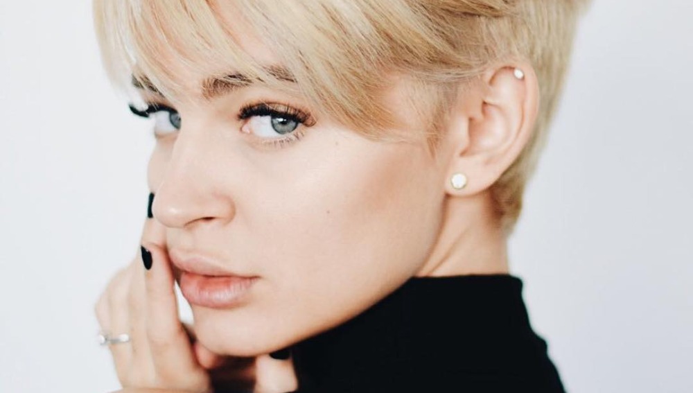 El labial más arriesgado que ha usado Laura Escanes y que encanta a Instagram