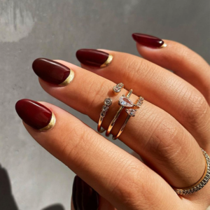 6 tendencias de manicura para Navidad 2021 que debes fichar