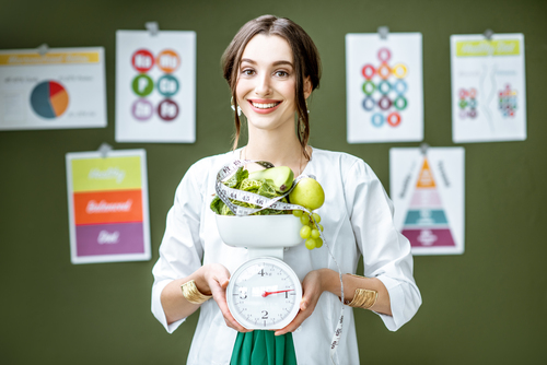 ¿Cuántas calorías hay que comer al día según sexo y edad?