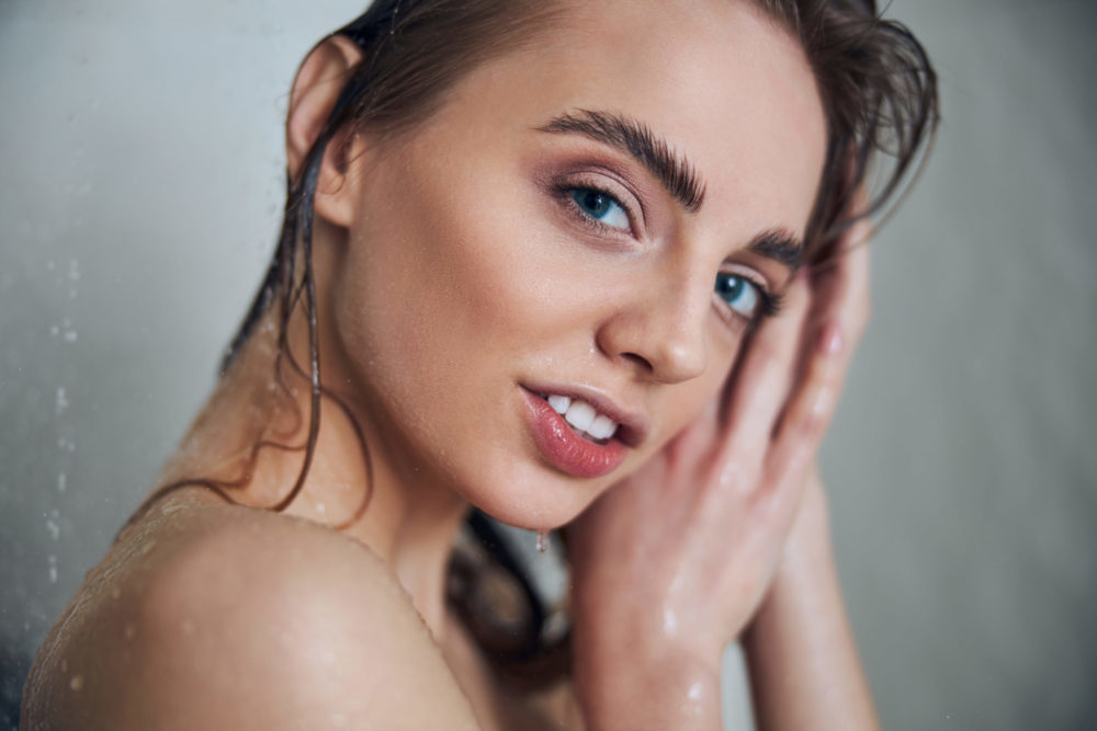 Cómo secar el pelo sin secador (y súper rápido)