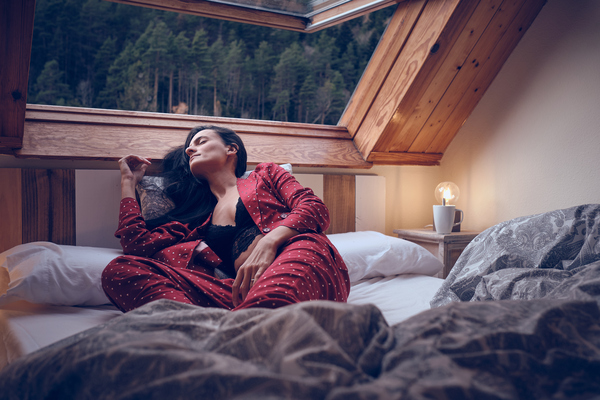 Trucos de belleza rapidísimos que puedes hacer antes de dormir para amanecer radiante