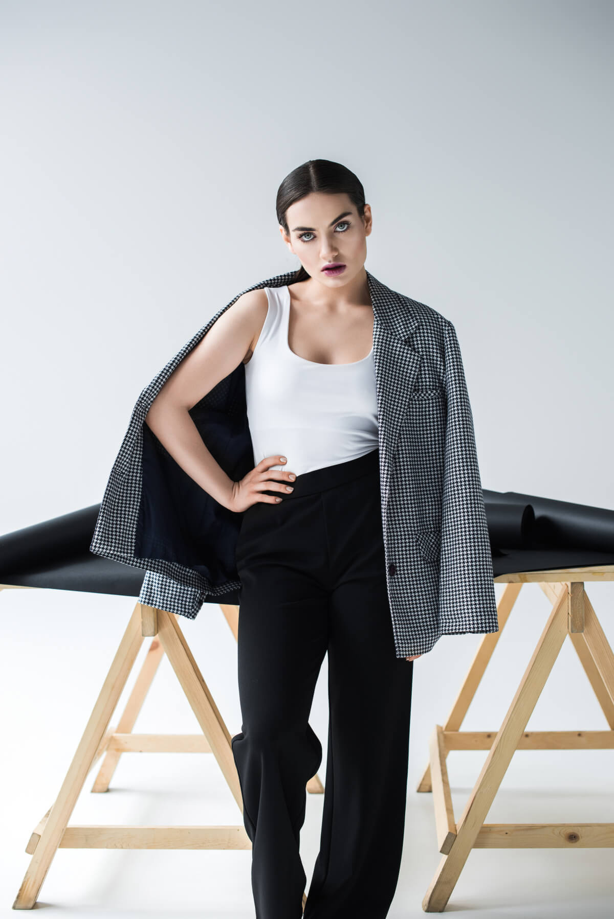 Así puedes combinar tu americana con look de entretiempo