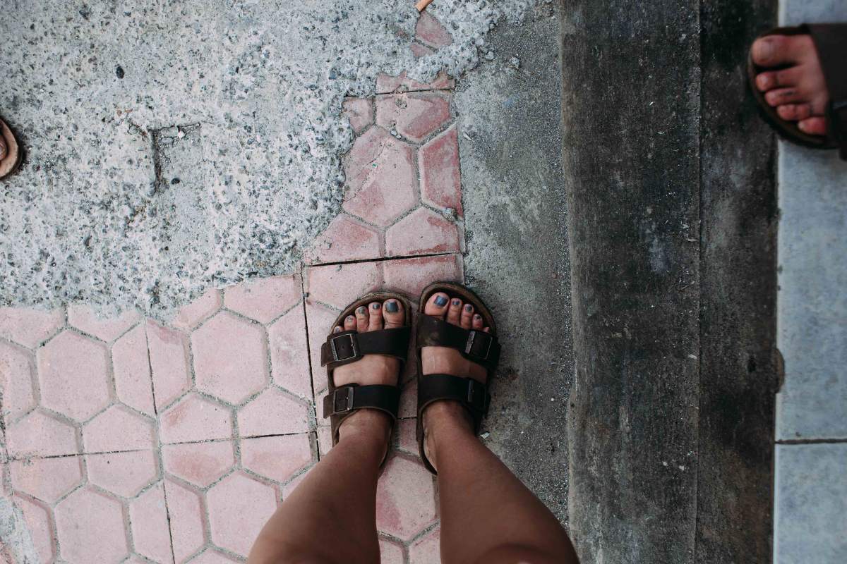 Sigue este paso a paso para hacerte la pedicura en casa y conseguir un resultado perfecto