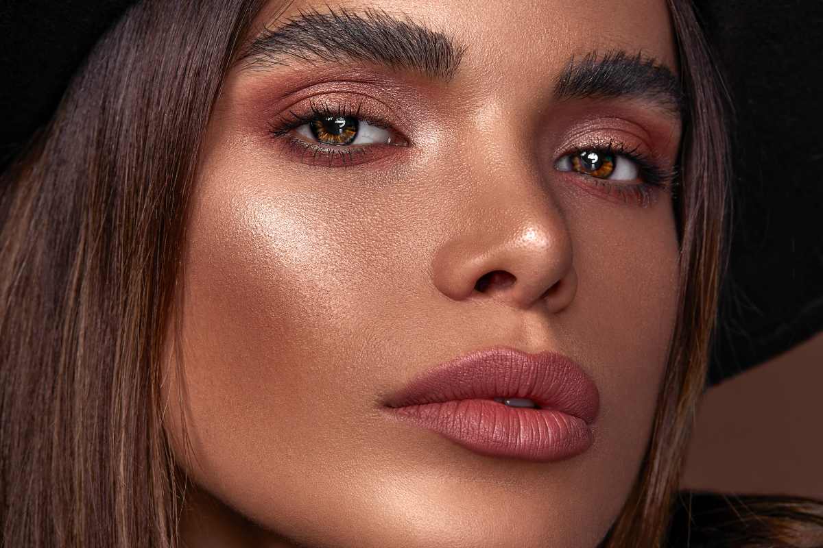 Si tienes más de 40, y quieres un rostro con efecto lifting, tienes que probar el maquillaje brontouring