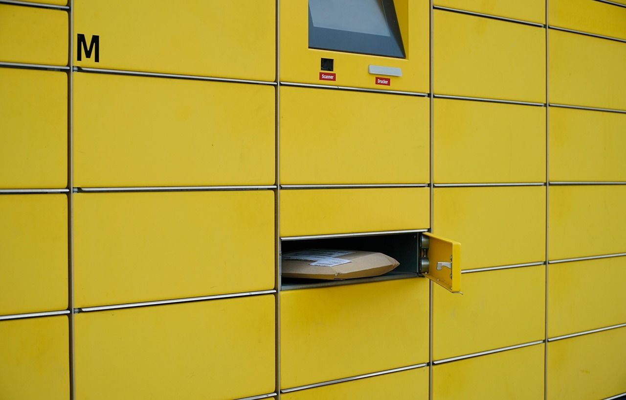 Cómo ahorrar en el envío de paquetería al comprar productos de belleza online