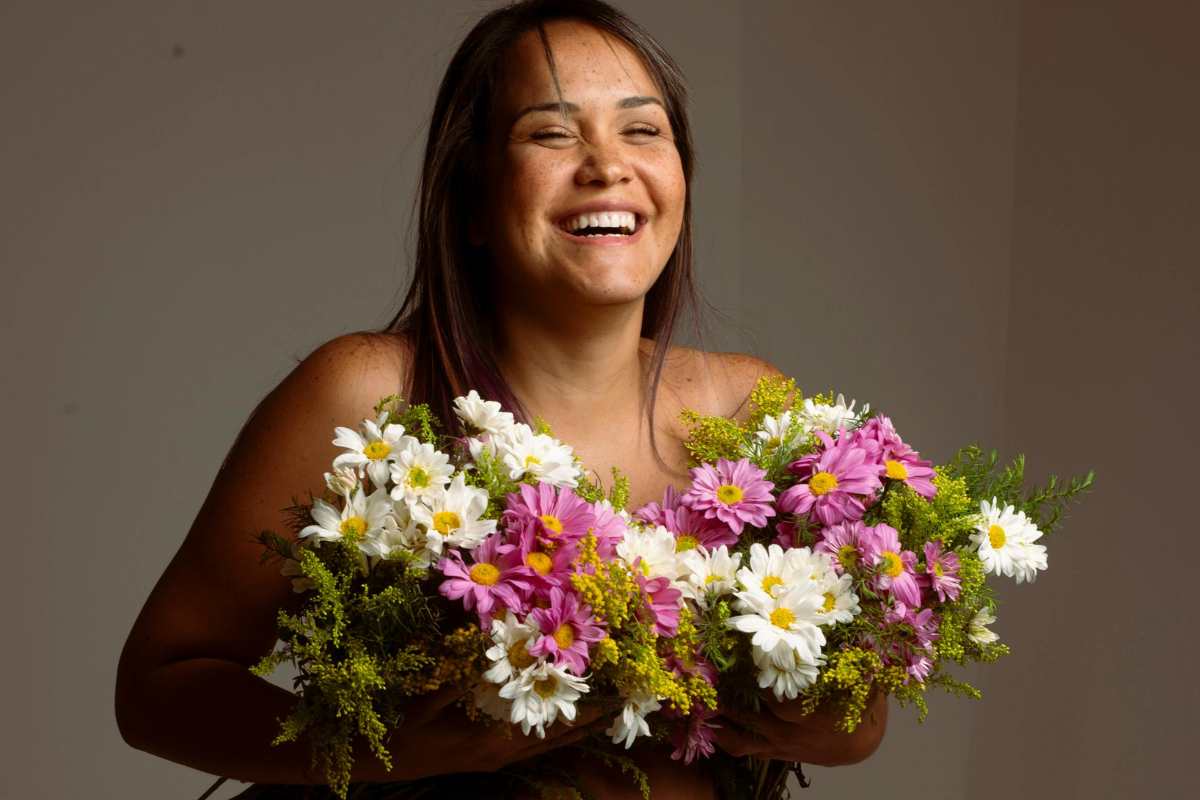 4 cremas reafirmantes para combatir el pecho flácido y caído 