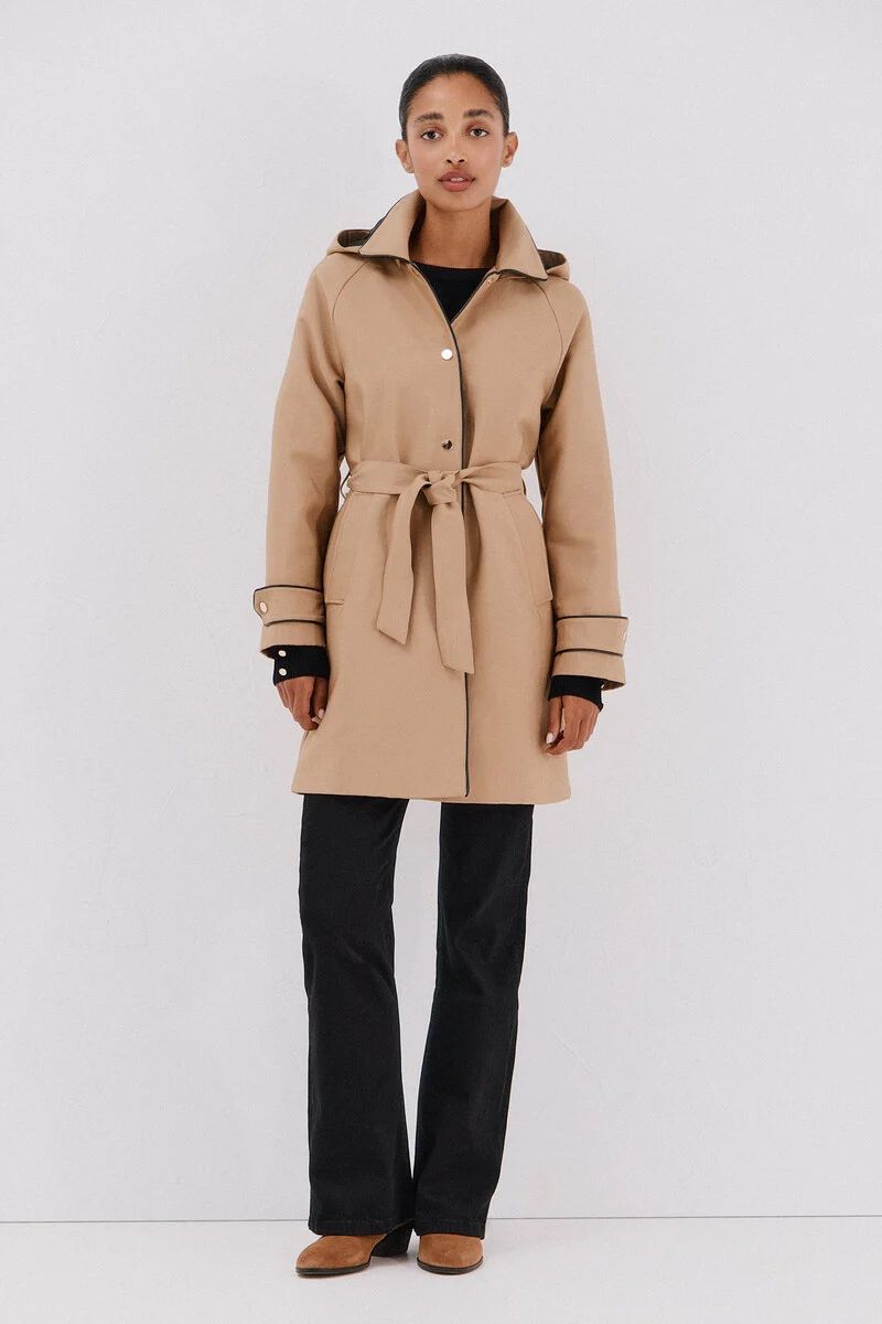 Gabardinas, la prenda de mujer más versátil para este otoño