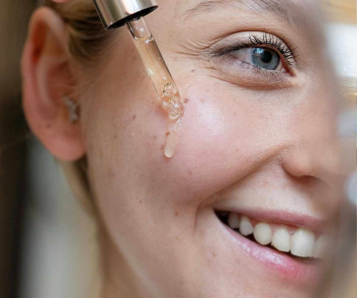 Así debes aplicar el sérum de vitamina C si de verdad quieres que funcione
