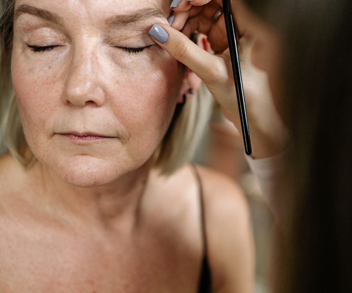 ¿Cómo subir los párpados caídos sin cirugía? Tratamientos y tips de maquillaje