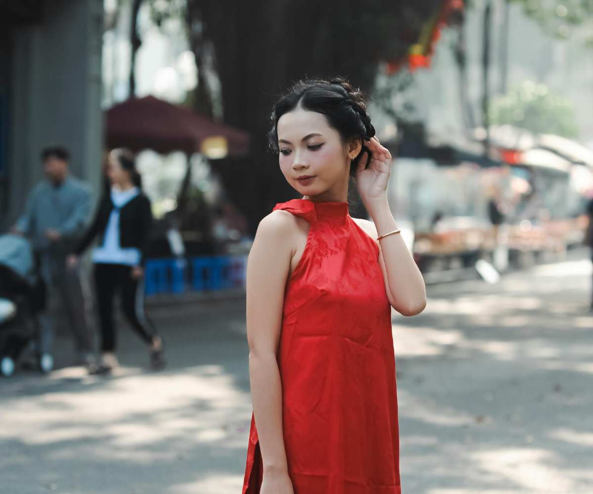 Qué sombra de ojos usar con vestido rojo (y otros tips de maquillaje para ir espectacular)