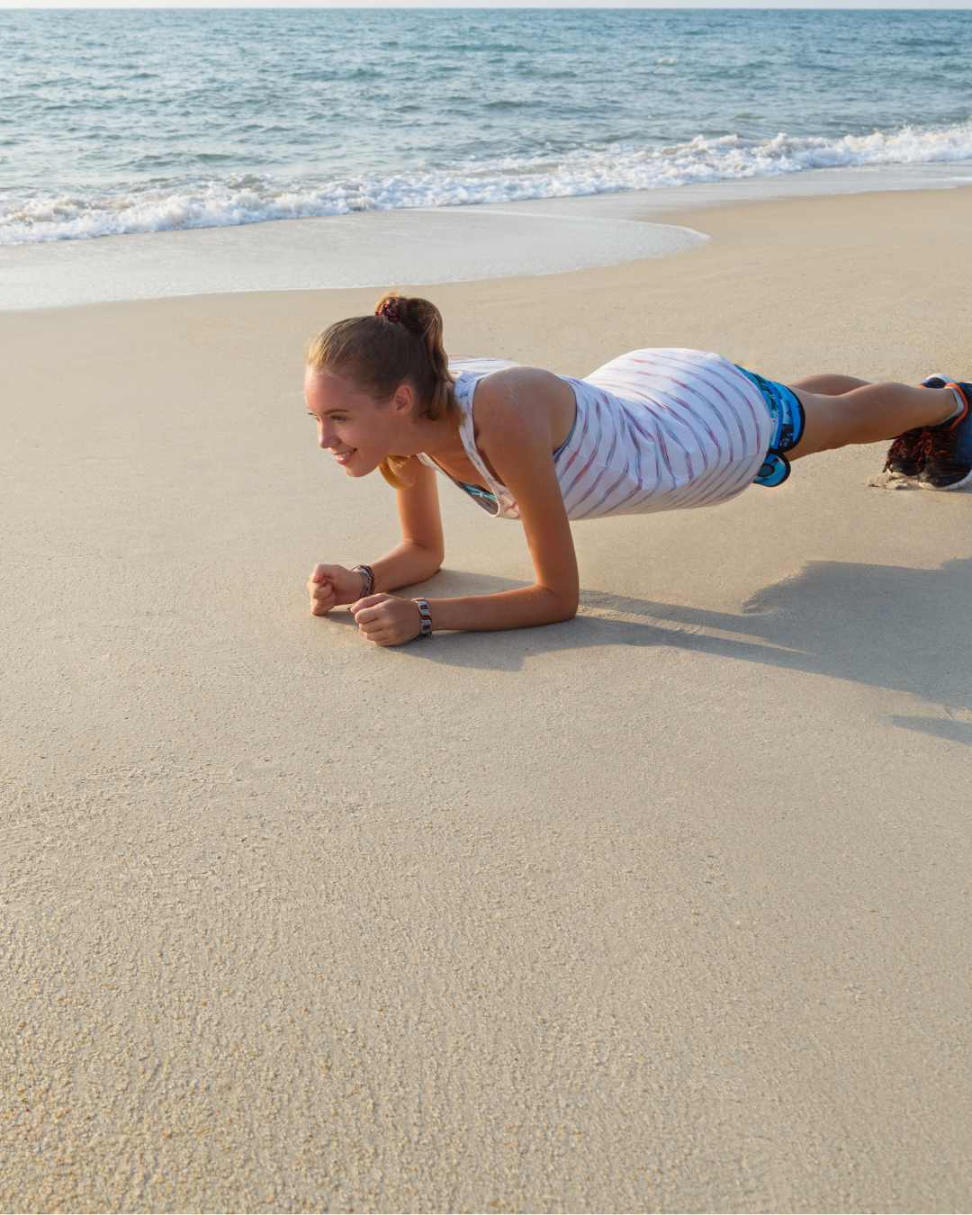 4 ejercicios en la playa que puedes hacer este verano para mantenerte activa también en vacaciones